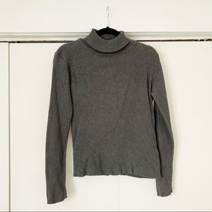 RIBBED TURTLENECK SWEATER
